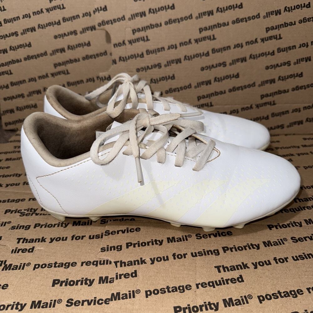 Adidas Predator Soccer White Laced SGC 753002 US Size 5 Men Plastic Stud